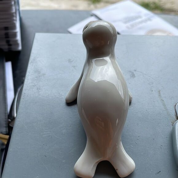 Vintage OMC Japan Grey Seal Figurine - Picture 3 of 3